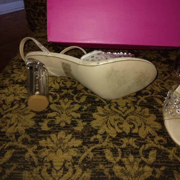 Clear Heels - Picture 4 of 4